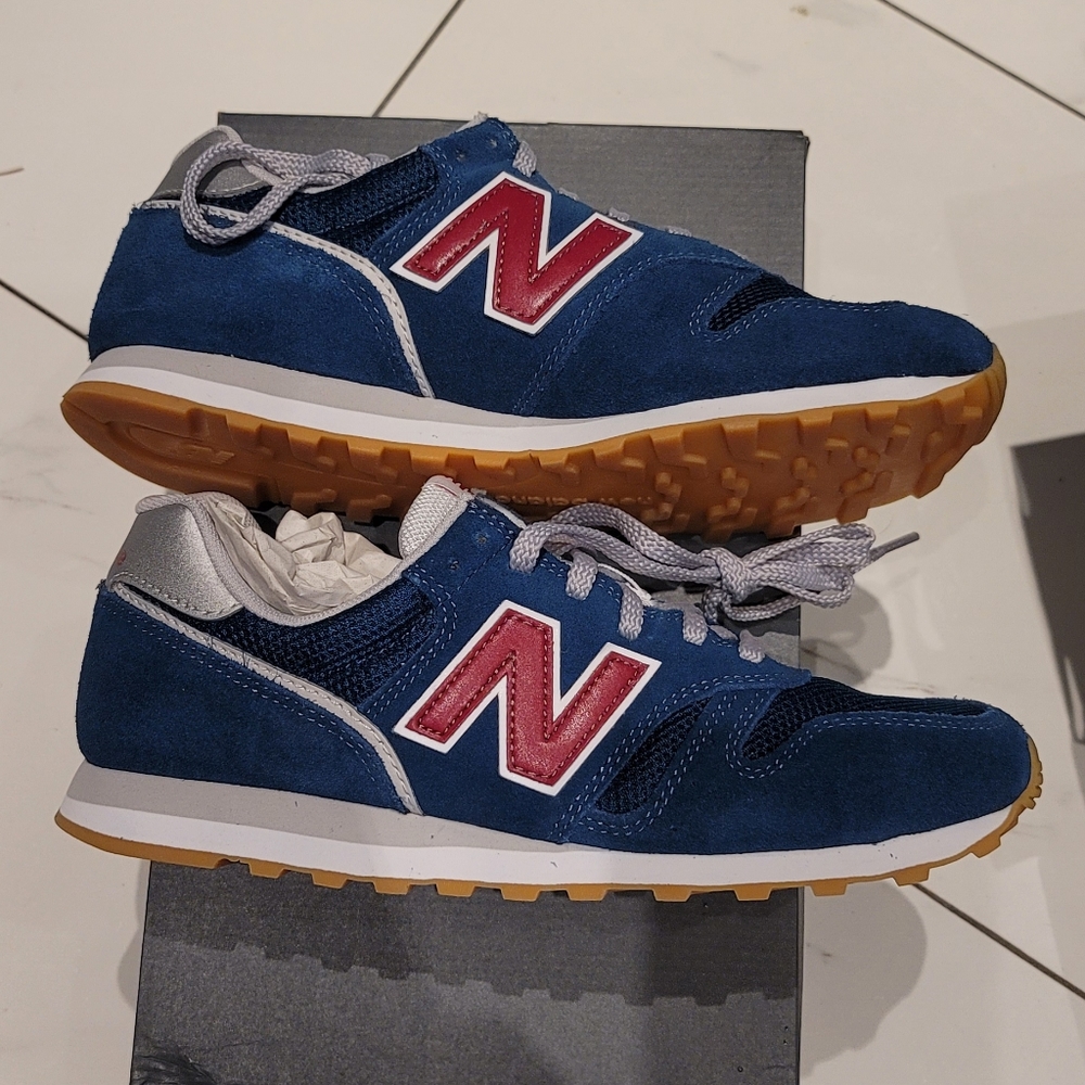 Men's New Balance 373 in Navy and Burgundy. Men's size 7.5 or Women's 9.5